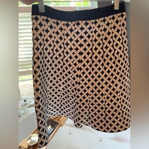 Bcbg skirt size small navy and cream, heavy weight gorgeous material